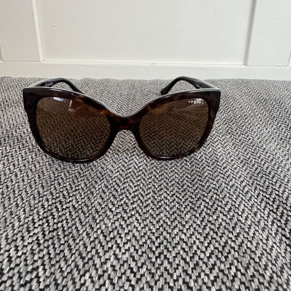 NEW Vogue Ladies Sunglasses, VO 5338-S Eye Sunglasses Black Plastic Frame - Picture 5 of 10